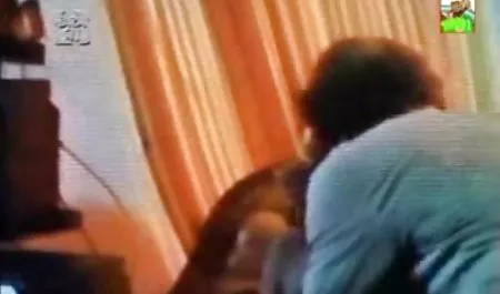 شخص ساده و فیلم های کیر تو کس معصوم بلوند پسر او را fucks می کند