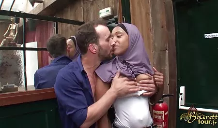 Petite Sayaka Tsuzi بیدمشک مودار خود را اسباب بازی می داستان سکسی مصور فارسی کند