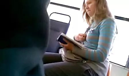 Busty Paris و Christine در مورد عمل سکس با مادر و خواهر dildo
