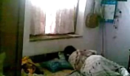 MILF گایش سکسی بلوند زیرک موج سواری سیاه و سفید